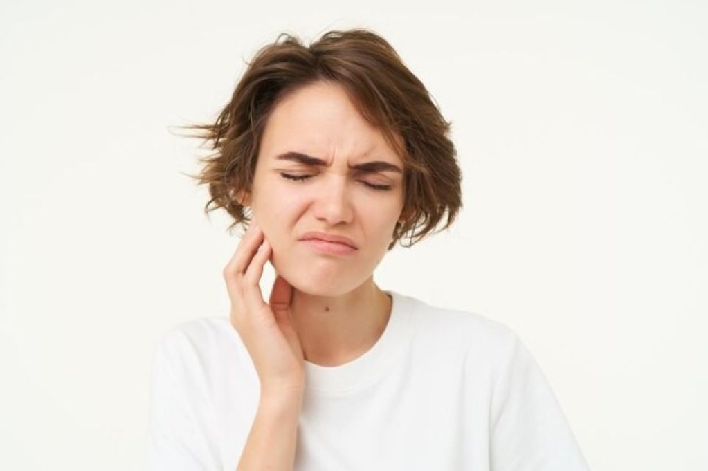 Sensibilitatea dentară: care sunt cauzele și ce soluții există împotriva acesteia?