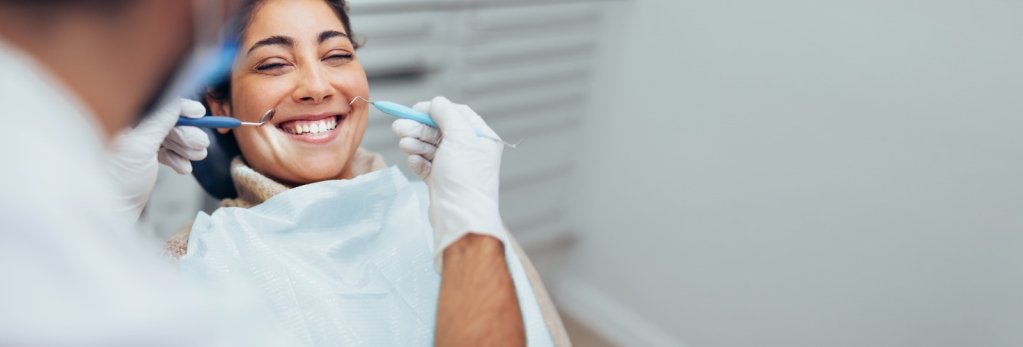 Transformă-ți zâmbetul la Clarisse Dental! Experiență profesională și tehnologie avansată pentru îngrijirea completă a sănătății orale. Vino să o descoperi!