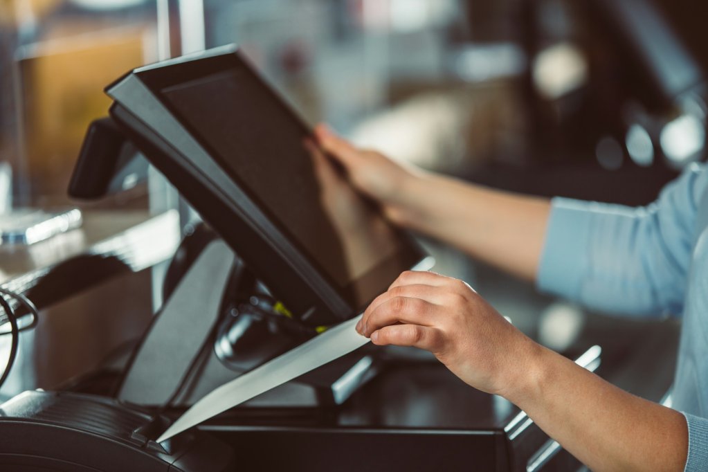 Sistem POS: ai nevoie de el? Află cum te poate ajuta un sistem POS