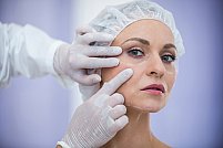 Cele mai populare operații estetice la care apelează femeile în funcție de vârstă