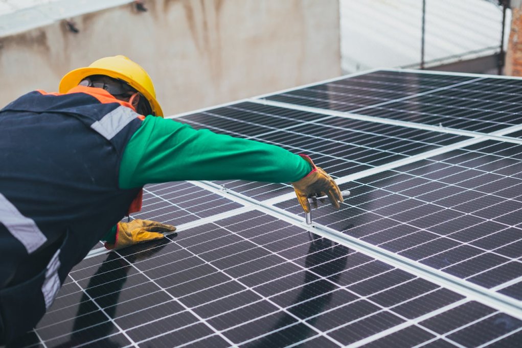 Importanta de a avea piulite si suruburi potrivite pentru prinderea panourilor fotovoltaice