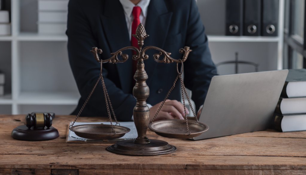 Testează-ți abilitățile juridice: fii avocat pentru o zi!