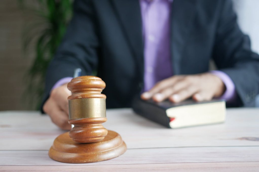 Biroul de avocatură Romaniuc: partenerul tău de încredere în dreptul comercial