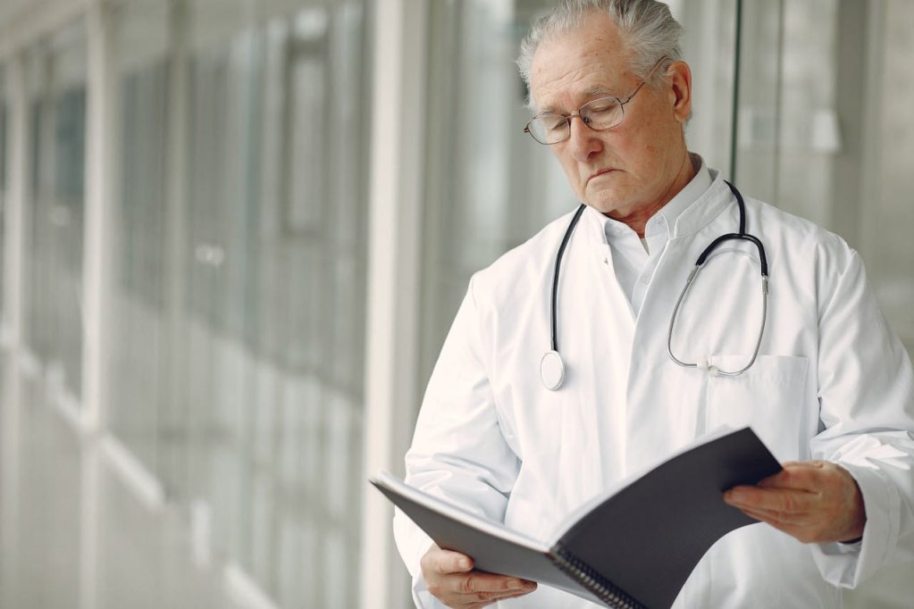 Fără internare, fără tăieturi: avantajele proctologiei moderne