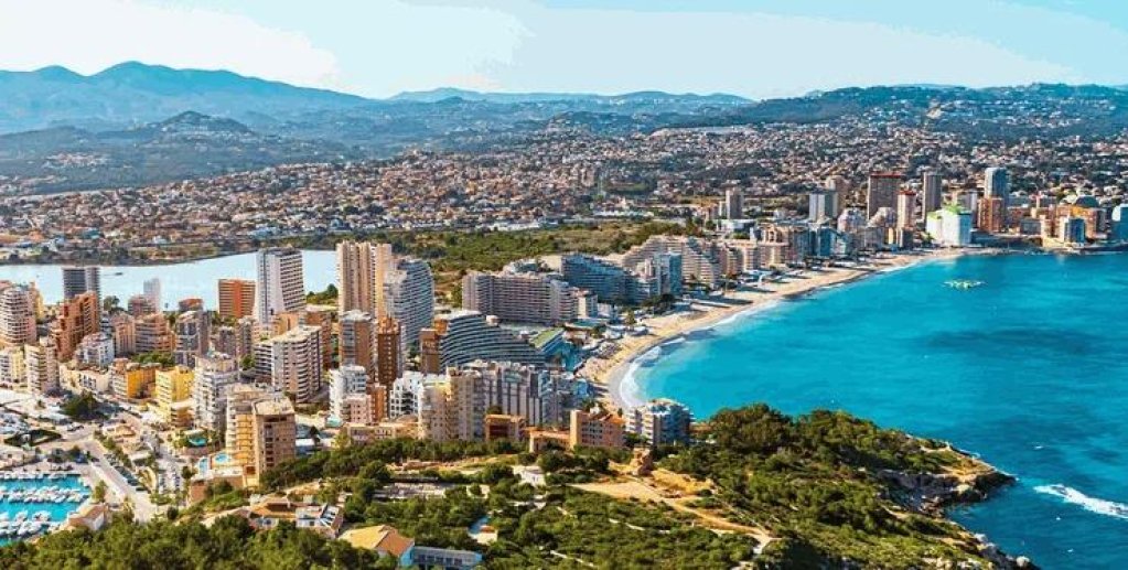 De ce tot mai mulți români aleg apartamente în Spania