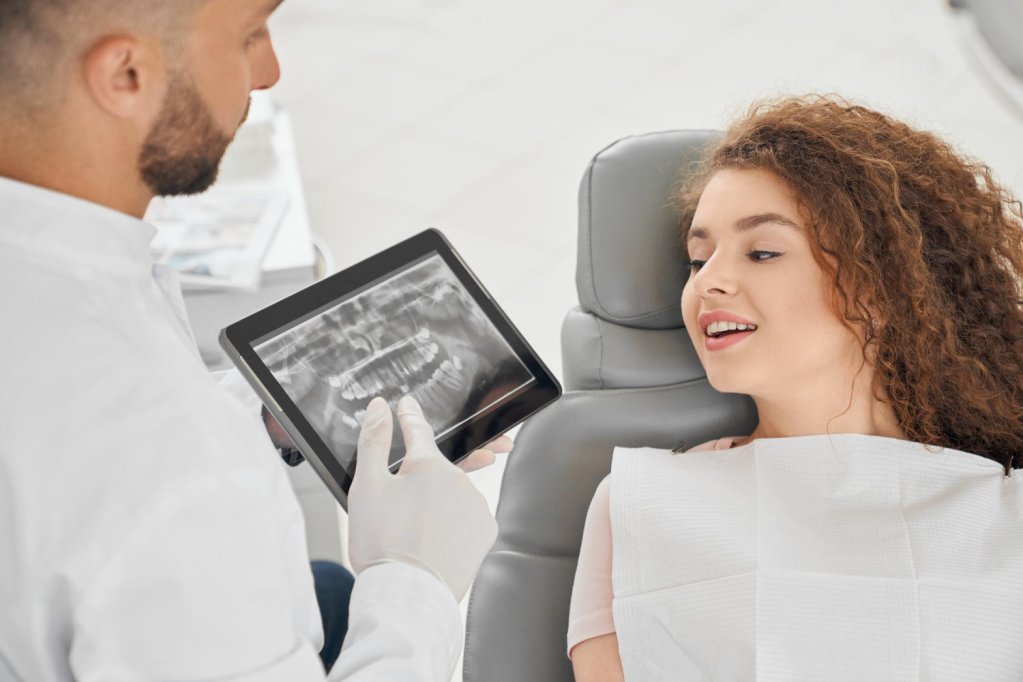 5 simptome care trebuie să te trimită la dentist