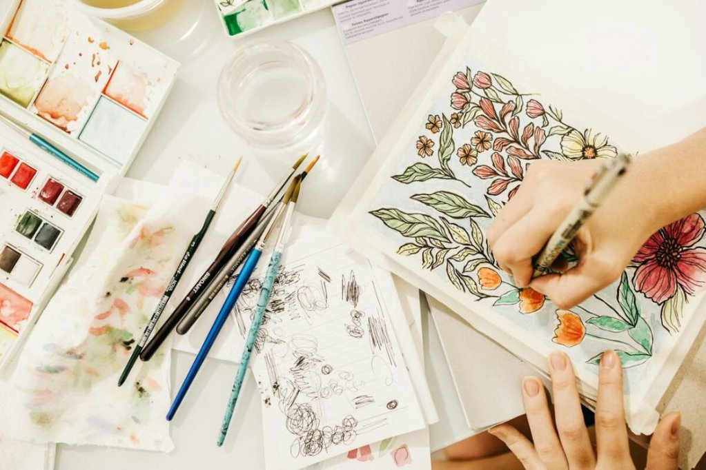 Wine & Paint la tine acasă: cum transformi sufrageria într-un atelier de artă pentru serile cu prietenii?