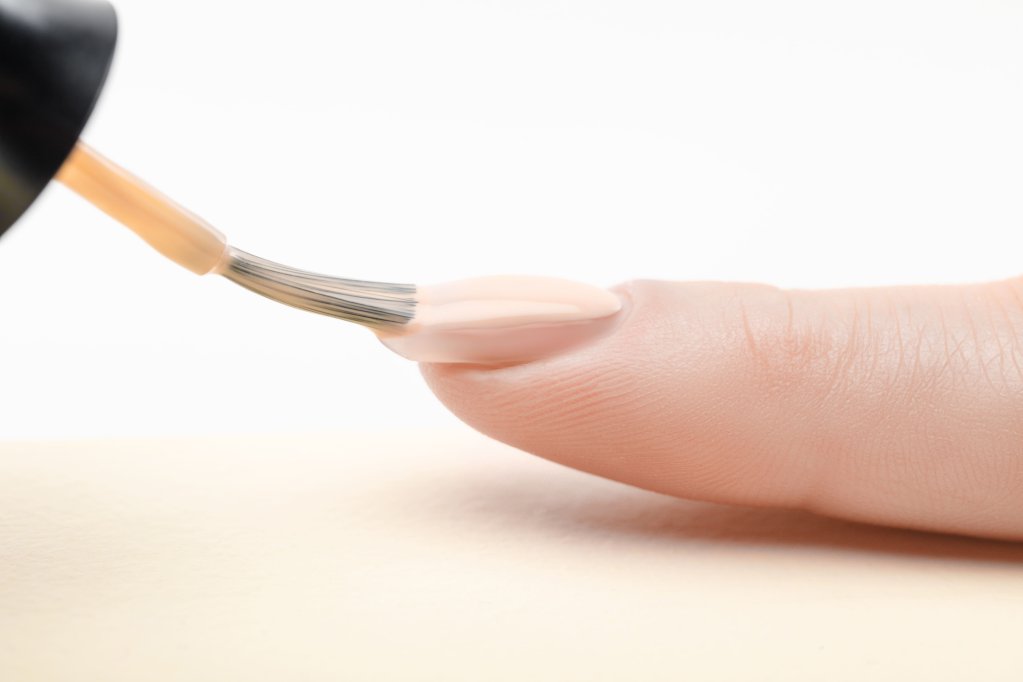 Polygel vs gel clasic: diferente si avantaje pentru manichiura