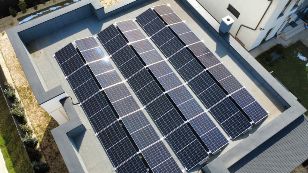 Kit fotovoltaic complet cu montaj în București, ce include și cum alegi sistemul potrivit