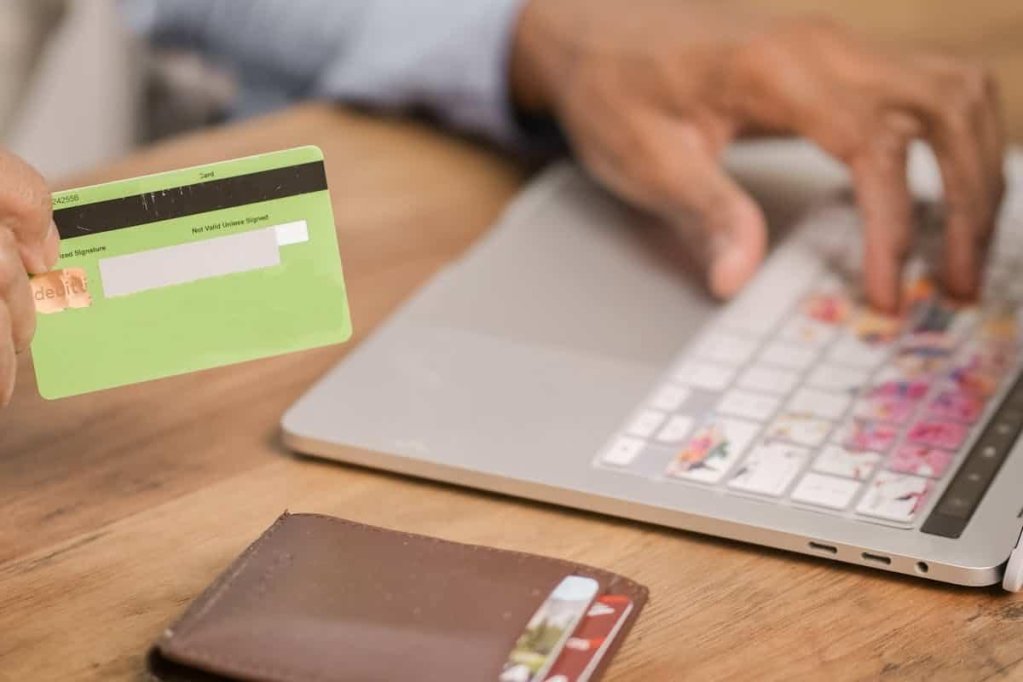 Avantajele și dezavantajele creditelor online: ce trebuie să știi