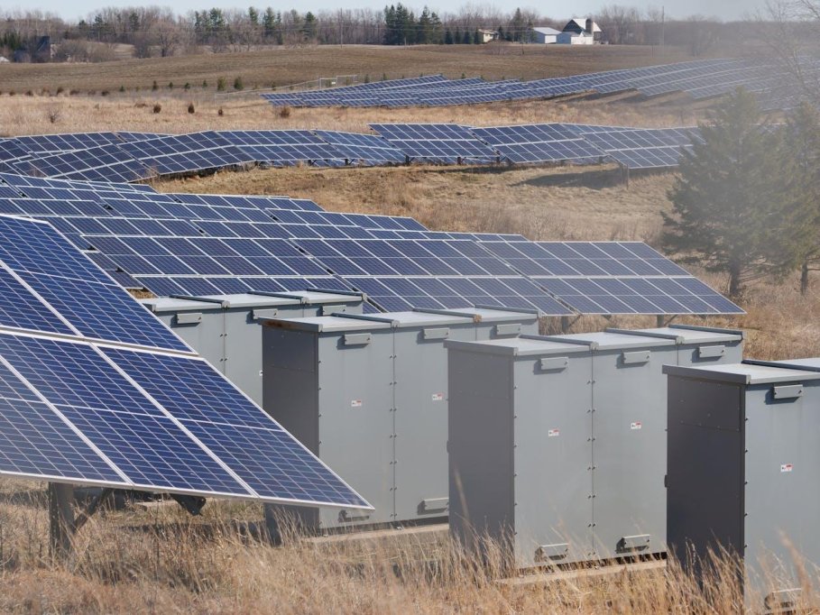 Beneficiile bateriilor de stocare a energiei electrice pentru industria modernă