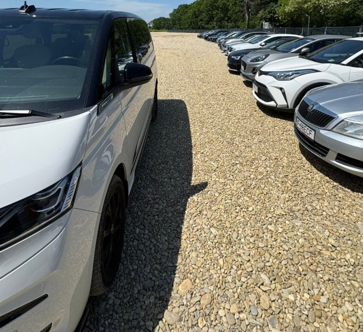 Unde parchezi mașina când te duci la aeroport?