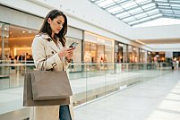 Cumpărăturile bucureștenilor: de la mall la comanda online