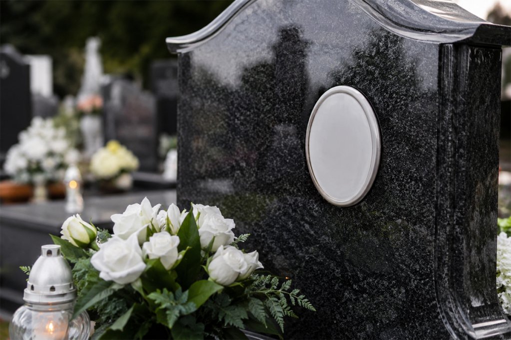 Fotografii ceramice pentru monumente funerare, ghid complet pentru o alegere inspirată
