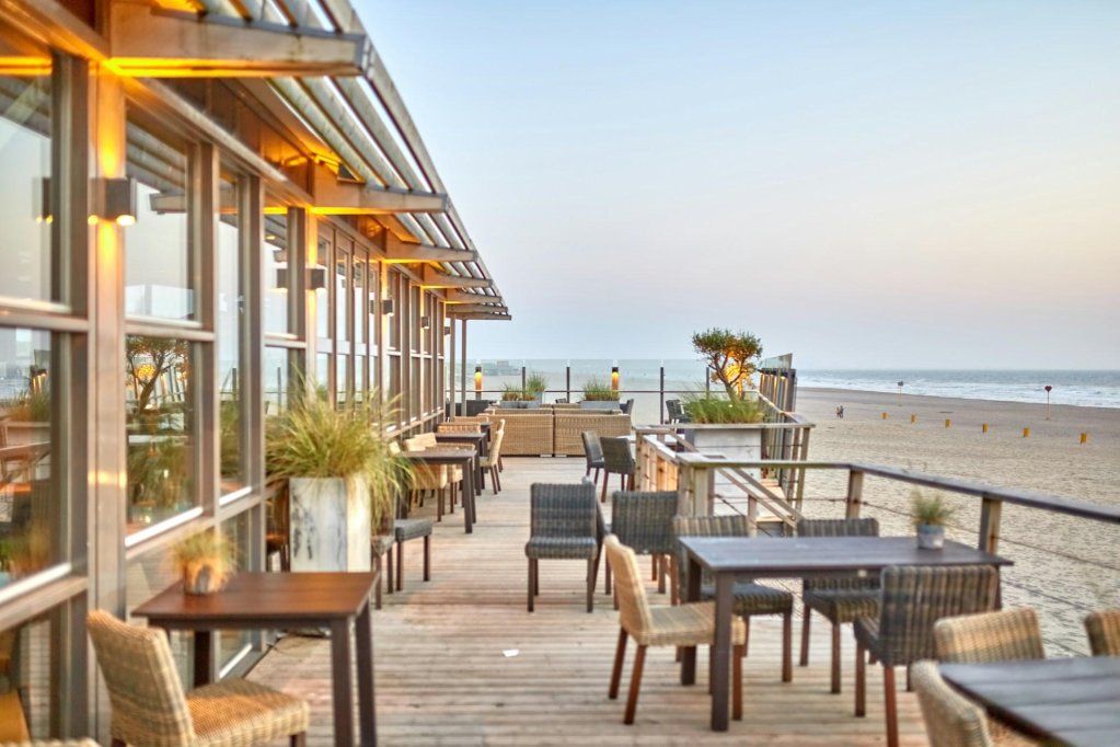 Terasa care aduce marea la masă: cum amenajezi un restaurant de coastă cu stil și funcționalitate