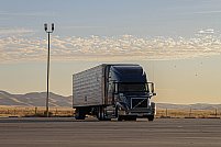 Cum alegi un GPS de camion: ghid pentru șoferi profesioniști și firme de transport