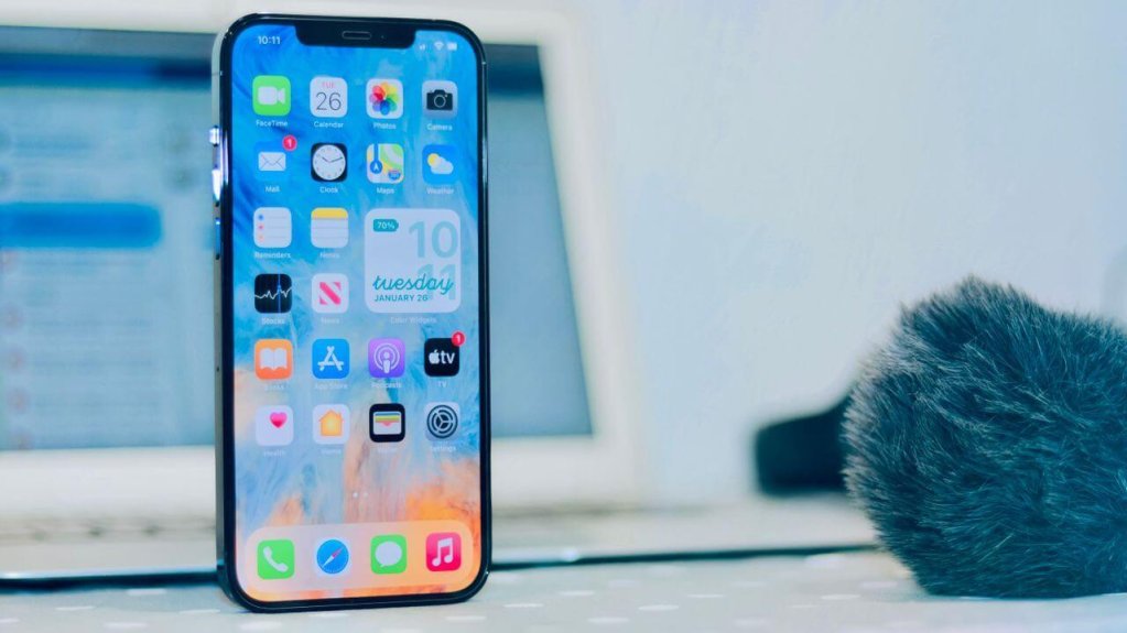 6 moduri prin care iPhone 18 îți poate simplifica ziua de lucru, de la bateria mai mare la internetul prin satelit