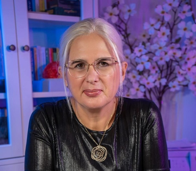 Victoria Cociaș vine la „Dialoguri fără mască”